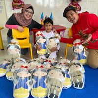 Indra Bekti dan keluarga