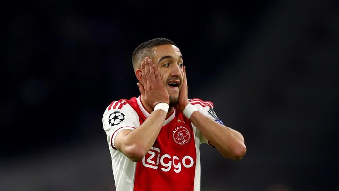 AMSTERDAM, NETHERLANDS - APRIL 10: Hakim Ziyech of Amsterdam reacts during the UEFA Champions League Quarter Final first leg match between Ajax and Juventus at Johan Cruyff Arena on April 10, 2019 in Amsterdam, Netherlands. (Photo by Lars Baron/Getty Images)