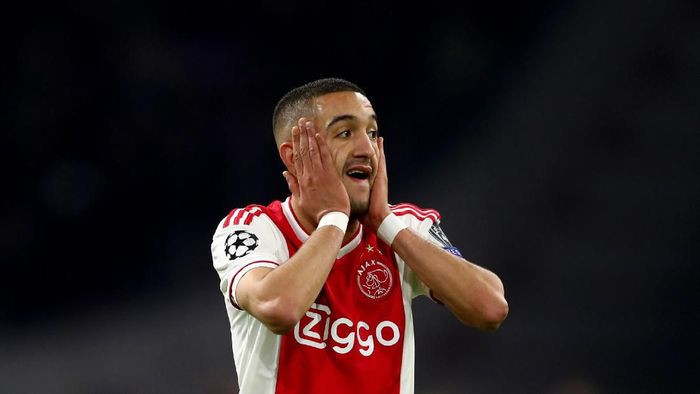 Hakim Ziyech AMSTERDAM, NETHERLANDS - APRIL 10: Hakim Ziyech of Amsterdam reacts during the UEFA Champions League Quarter Final first leg match between Ajax and Juventus at Johan Cruyff Arena on April 10, 2019 in Amsterdam, Netherlands. (Photo by Lars Baron/Getty Images)