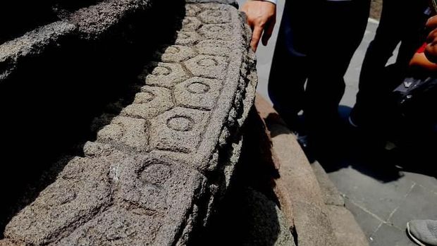 BKB Temukan 3.000 Noda Permen Karet di Candi Borobudur