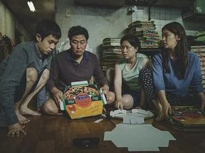 Menang Oscar 2020, Bong Joon Ho Rilis Naskah Parasite Jadi Novel Grafis Menang Oscar 2020, Bong Joon Ho Rilis Naskah Parasite Jadi Novel Grafis