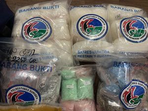 Polisi Sita 12 Kg Sabu dari Seorang Kurir di Surabaya