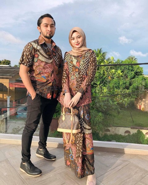 Inspirasi Desain Baju Couple Anti-Mainstream yang Cocok Dipakai ke