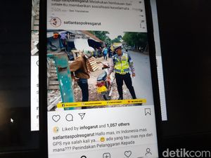 Polisi Garut Tilang Pemotor yang Pakai Pelat Nomor Asing