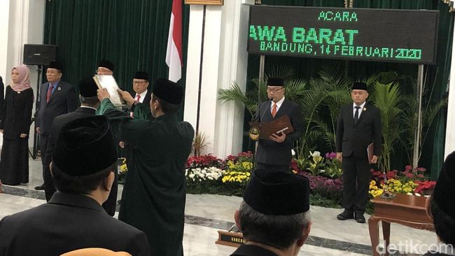 Ridwan Kamil Minta Sekda Baru Jadi Pelobi Bantuan Keuangan ke Pusat Ridwan Kamil Minta Sekda Baru Jadi Pelobi Bantuan Keuangan ke Pusat