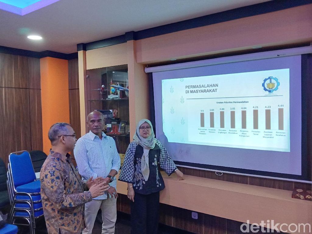 Sosok Seperti Risma Masih Dibutuhkan Warga Surabaya Sosok Seperti Risma Masih Dibutuhkan Warga Surabaya
