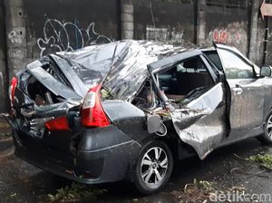 Diguyur Hujan Deras, Belasan Pohon Tumbang dan Bangunan di Yogya Rusak