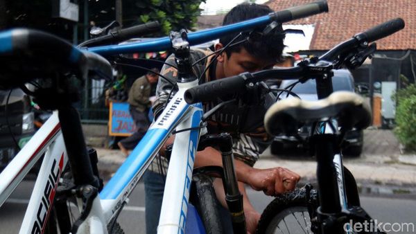 Berburu Aneka Sepeda Bekas di Jalan Malabar Bandung