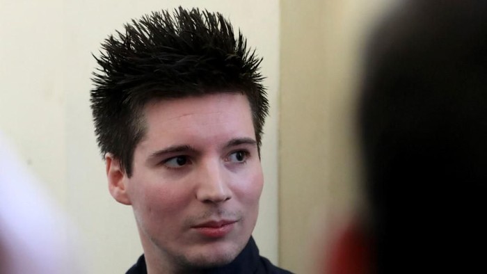 (FILES) In this file photo taken on March 5, 2019 Football Leaks whistleblower Rui Pinto arrives at the Metropolitan Court in Budapest, Hungary, for his trial. - The Portuguese Rui Pinto, 