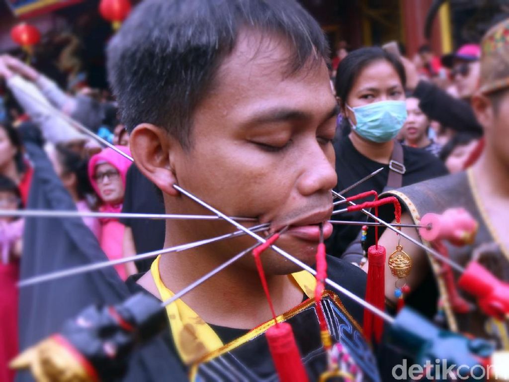 Festival Cap Go Meh di Sukabumi Berpadu dengan Debus dan Tanjidor