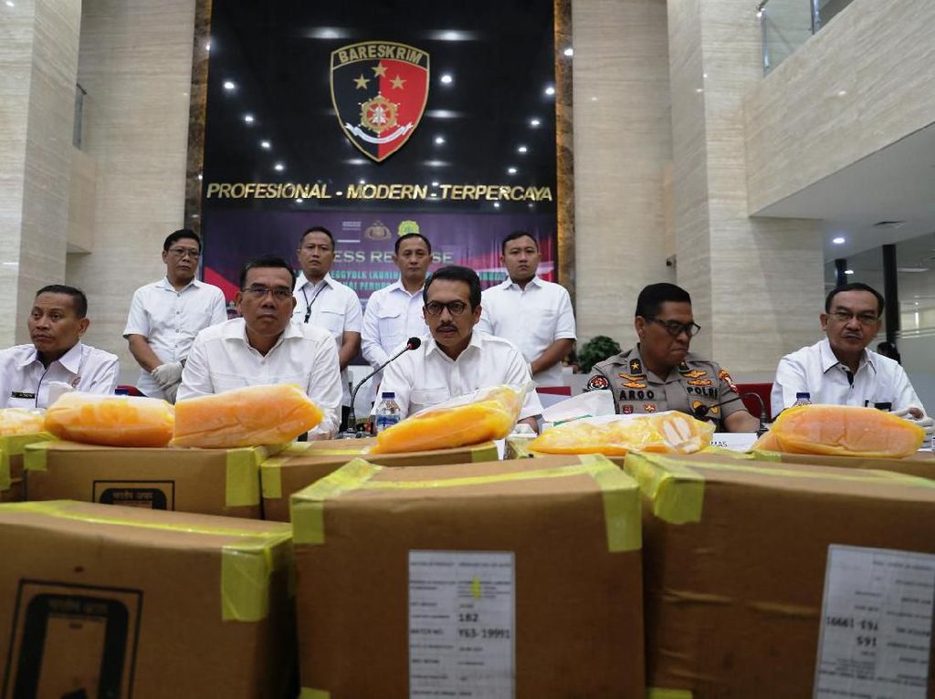 Kemendag dan Polri Terus Bersinergi Awasi Barang Impor Ilegal Kemendag dan Polri Terus Bersinergi Awasi Barang Impor Ilegal