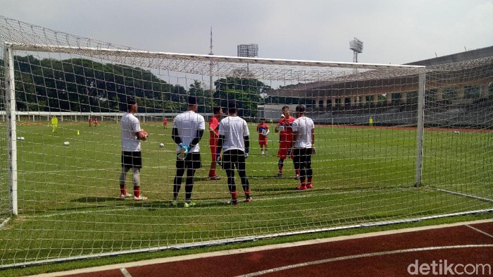 Latihan kiper Timnas Indonesia di Stadion Madya, Jakarta, Sabtu (15/2/2020) pagi WIB.
