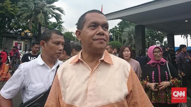 DPR Minta Usut Ekspor Jutaan APD, Polri Klaim Sudah Selidiki