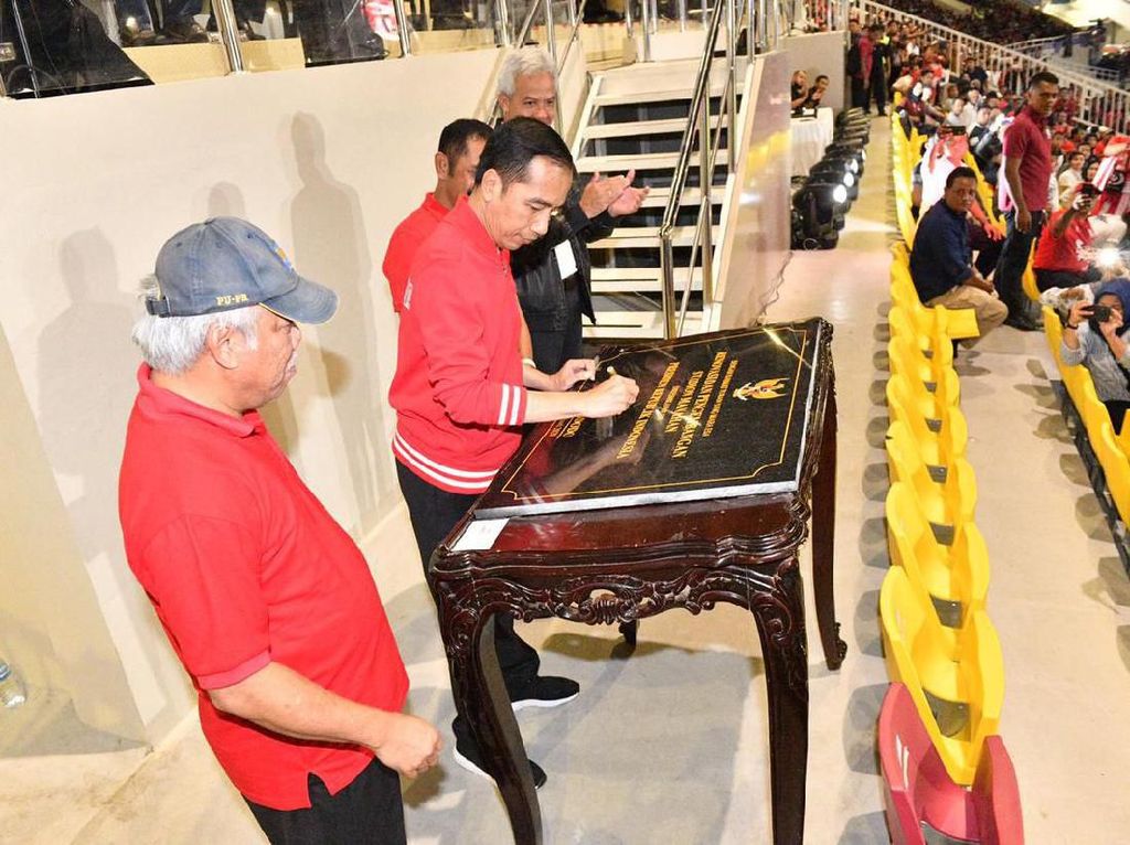 Presiden Jokowi Resmikan Stadion Manahan Solo Presiden Jokowi Resmikan Stadion Manahan Solo