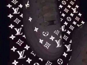 Ilusi Optik Terbaru: Ayo Tebak Ini Sepatu Putih atau Hitam?