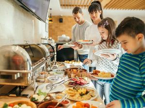 Etiket Sarapan Buffet di Hotel, Bolehkah Pakai Sandal Hotel?