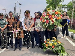 Wali Kota Risma Resmikan Jalan MERR IIC Gunung Anyar