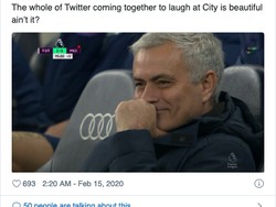 Sampai Jose Mourinho pun senyum-senyum. (Foto: internet/Twitter)