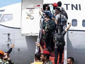 Bahagianya Orang Tua Sambut Kepulangan WNI Usai Observasi di Natuna