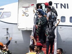 Bahagianya Orang Tua Sambut Kepulangan WNI Usai Observasi di Natuna