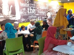 8 Mahasiswi Unesa Pulang dari Natuna, Pihak Kampus Tunggu di Bandara