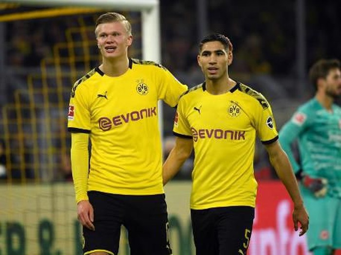 Dortmund's Norwegian forward Erling Braut Haaland and Dortmund's Moroccan defender Achraf Hakimi (R) celebrate during the German first division Bundesliga football match BVB Borussia Dortmund vs Eintracht Frankfurt, in Dortmund, western Germany on February 14, 2020. (Photo by INA FASSBENDER / AFP) / RESTRICTIONS: DFL REGULATIONS PROHIBIT ANY USE OF PHOTOGRAPHS AS IMAGE SEQUENCES AND/OR QUASI-VIDEO