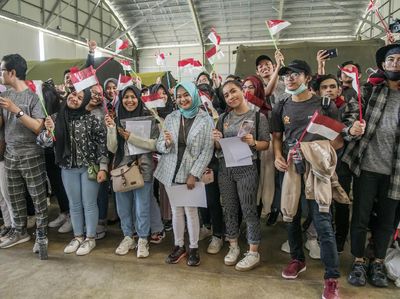 Senyum Bahagia WNI Saat Diterbangkan dari Natuna ke Jakarta