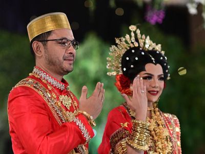 Potret Pernikahan Putra Mbak Tutut dengan Raiyah, Elegan Berbaju Adat Makassar