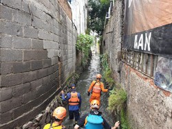 Dua Bocah Bandung Hanyut di Saluran Air Belum Ditemukan