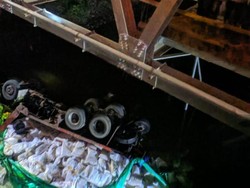 Truk Terjun ke Sungai: Kepasrahan Sopir, Al-Quran, dan Keajaiban Tuhan