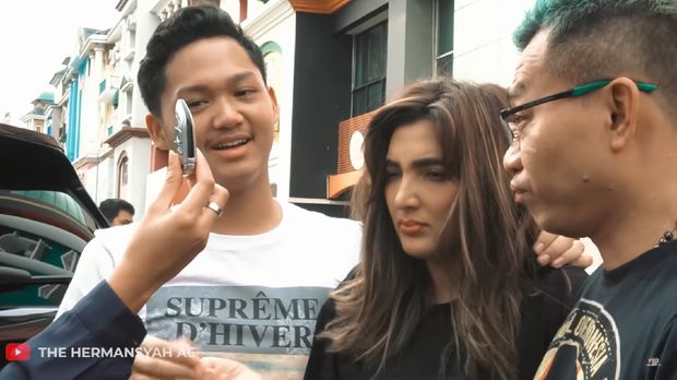 Anang dan Ashanty dapat kado mobil