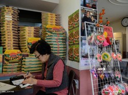 Kedai Pizza di Film Parasite Kebanjiran Turis