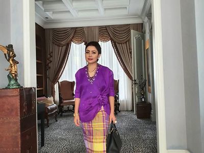 Lihat Gaya Mayangsari Eksis di Pernikahan Cucu Soeharto