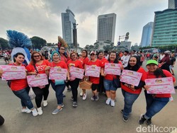 Kampanye Stop Body Shaming, Komunitas Plus Size Bagi-bagi Coklat di CFD