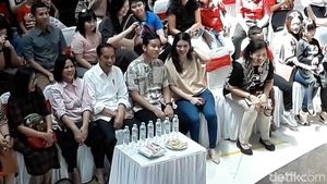 Senyum Jokowi Saat Nonton Jan Ethes Pentas di Panggung Musik