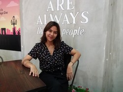 Kerja Keras Adinda Thomas Bicara dengan Logat Jawa di KKN Desa Penari