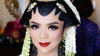 Foto: Lihat Lebih Dekat Kecantikan Pramugari yang Dinikahi Cucu Soeharto