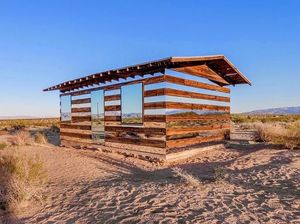 Keren! Gubuk Usang Disulap Jadi Bangunan Transparan Bergaya Futuristik