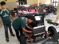 Penyandang Disabilitas Ubah Motor Rongsokan Jadi Mobil Kafe