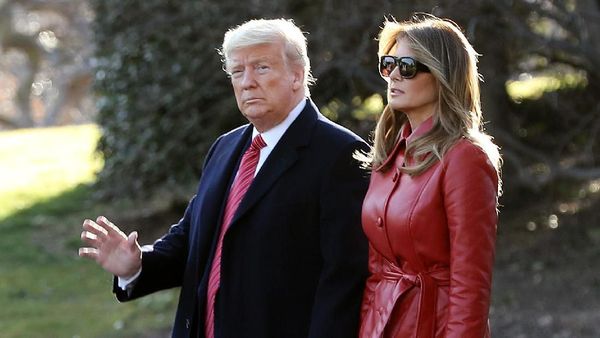 Foto: Gaya Melania Trump ke Rumah Sakit Anak Pakai Coat Rp 9 Juta