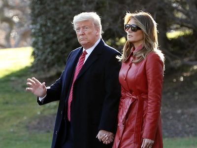 Foto: Gaya Melania Trump ke Rumah Sakit Anak Pakai Coat Rp 9 Juta