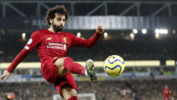 Liverpool's Mohamed Salah kicks the ball during the English Premier League soccer match between Norwich City and Liverpool at Carrow Road Stadium in Norwich, England, Saturday, Feb. 15, 2020. (AP Photo/Frank Augstein)