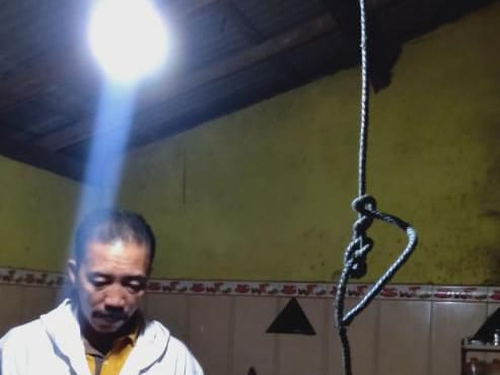 Pria di Blitar Tewas Gantung Diri di Dapur Pria di Blitar Tewas Gantung Diri di Dapur