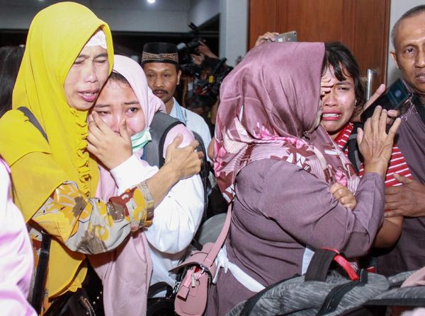 Momen Haru Keluarga Sambut Kedatangan WNI dari Natuna di Daerah Asal