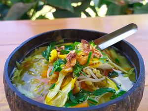 Slurpp! Soto Bathok yang Gurih Segar untuk Hangatkan Badan
