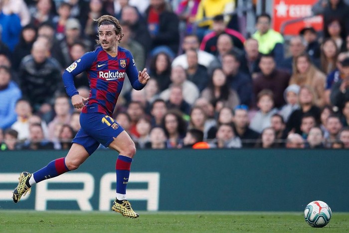 BARCELONA, SPAIN - FEBRUARY 15: Antoine Griezmann of FC Barcelona runs with the ball during the Liga match between FC Barcelona and Getafe CF at Camp Nou on February 15, 2020 in Barcelona, Spain. (Photo by Eric Alonso/Getty Images)