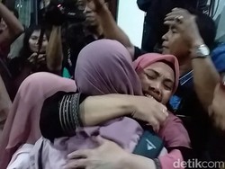 Puluhan Warga Jatim yang Pulang dari Natuna Disambut Isak Tangis