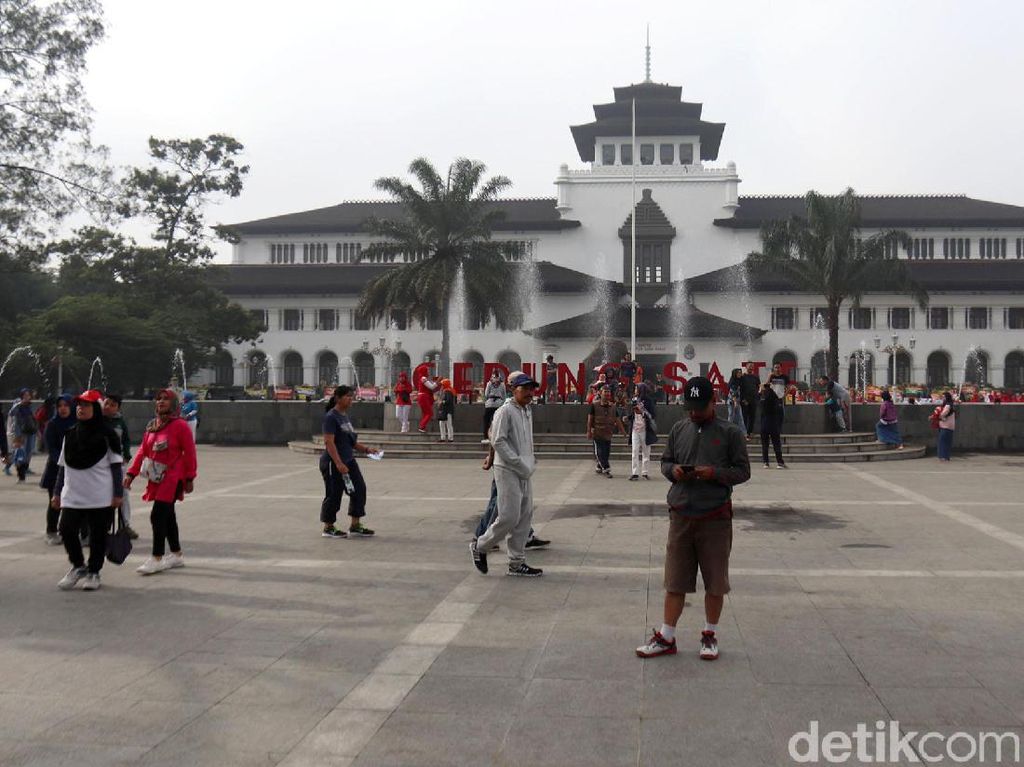 Dibuka Jadi Wisata, Gedung Sate Diserbu Warga Dibuka Jadi Wisata, Gedung Sate Diserbu Warga