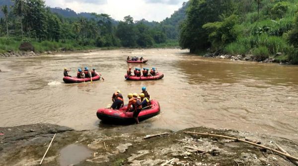 Tim SAR Cari Pria yang Nekat Ceburkan diri ke Sungai di Sukabumi