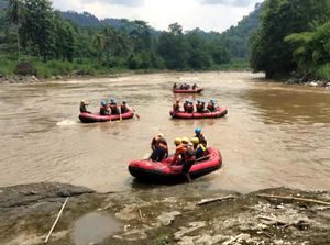 Tim SAR Cari Pria yang Nekat Ceburkan diri ke Sungai di Sukabumi